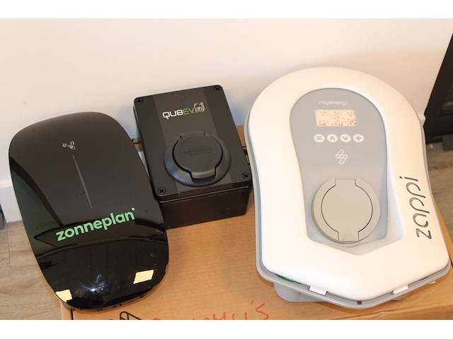 Zeven demo- / dummy-opstellingen van laadpalen w.o. wallbox, ratio, zaptec, chargepoint, alfen en ctek. - afbeelding 4 van  4