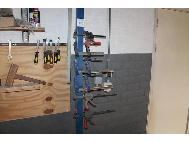 Zeven diverse lijmklemmen. - afbeelding 1 van  3