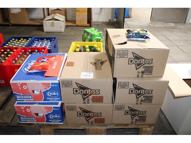Zeven dozen chips doritos en croky. tht 5, 6 en 7-26. - afbeelding 1 van  4