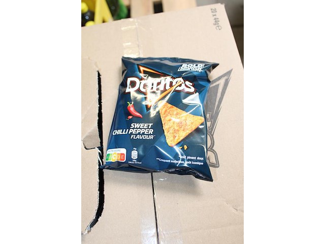 Zeven dozen chips doritos en croky. tht 5, 6 en 7-26. - afbeelding 3 van  4