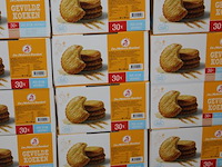 Zeven dozen gevulde koeken. 7x 30 stuks. tht 7-25. - afbeelding 2 van  2