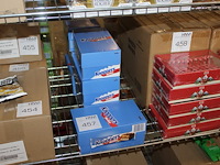 Zeven dozen knoppers. 7x 24 stuks. tht 8-25. - afbeelding 1 van  3