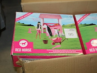 Zeven dozen speelgoed paardrijpop met accessoires red horse in doos. - afbeelding 1 van  3