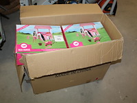 Zeven dozen speelgoed paardrijpop met accessoires red horse in doos. - afbeelding 2 van  3