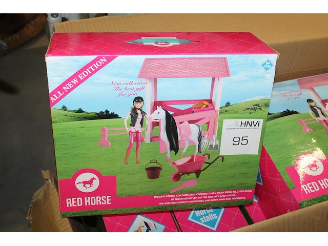 Zeven dozen speelgoed paardrijpop met accessoires red horse in doos. - afbeelding 3 van  3