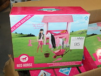 Zeven dozen speelgoed paardrijpop met accessoires red horse in doos. - afbeelding 3 van  3