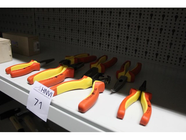 Zeven feiyue gereedschappen w.o. langbektang, striptang en combinatietang - afbeelding 2 van  2