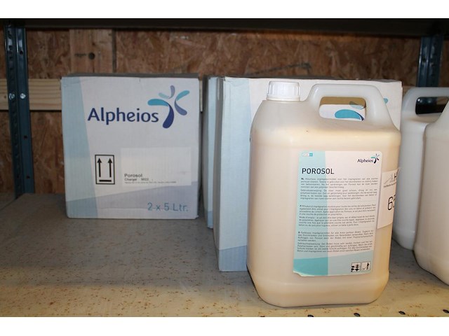 Zeven jerrycans a 5l impregneermiddel porosol. - afbeelding 4 van  4