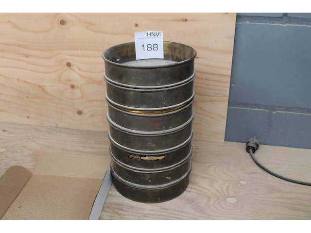 Zeven koperen controle zeven met doorsnede 21 cm. - afbeelding 1 van  4