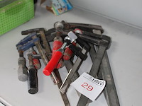 Zeven lijmklemmen in diverse maten - afbeelding 2 van  2