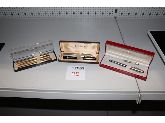 Zeven luxe pennen w.o. parkers, mont blanc en dupont. - afbeelding 1 van  4