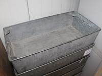 Zeven metalen opbergbakken met handgrepen. afmeting 60 x 30 x 15 cm - afbeelding 3 van  3