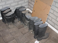 Zeven paar werklaarzen. - afbeelding 1 van  2