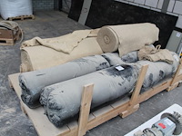 Zeven rollen vlasdoek op pallet. breedte rol 100 cm. - afbeelding 1 van  3