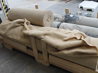 Zeven rollen vlasdoek op pallet. breedte rol 100 cm. - afbeelding 3 van  3
