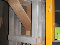 Zeven schragen/bokken in twee uitvoeringen. - afbeelding 2 van  2