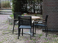 Zeven terrastafels met 25 aluminium stoelen. doorsnede tafels 90 cm. let op onderdeel van combinatiekavel k... onderdeel van combinatiekavel combinatiekavel van veertien terrastafels met 50 aluminium stoelen, doorsnede tafels 90 cm. kavels k387 en k388 - afbeelding 3 van  3