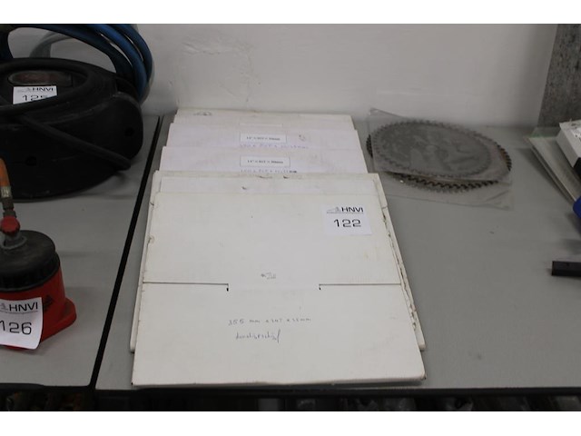 Zeven zaagbladen 355 mm in diverse uitvoeringen. - afbeelding 1 van  2