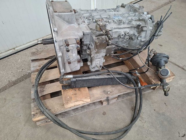 Zf versnellingsbak - 9 s 109 - vrachtwagen onderdeel - afbeelding 1 van  1