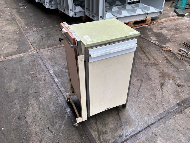 Ziekenhuisnachtkast - afbeelding 4 van  5