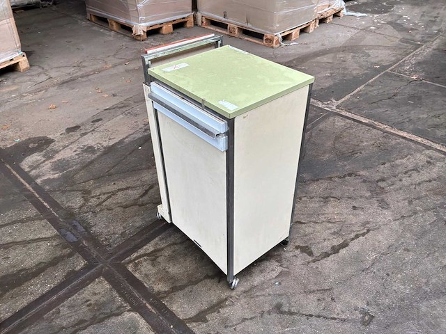 Ziekenhuisnachtkast - afbeelding 5 van  5