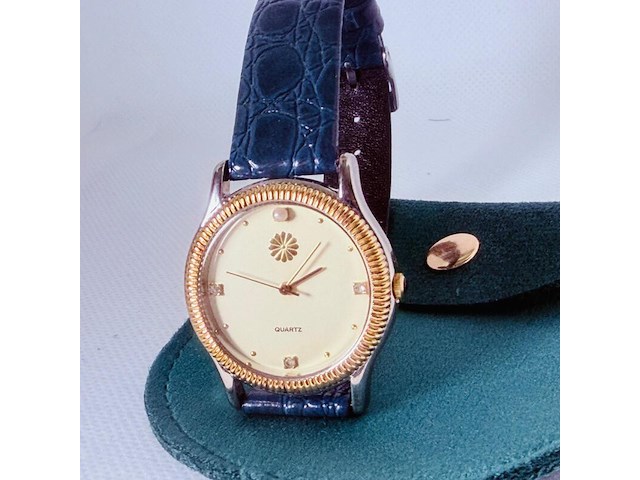 Zilveren horloge met parels en diamanten - afbeelding 1 van  8