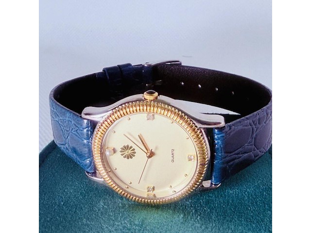 Zilveren horloge met parels en diamanten - afbeelding 2 van  8