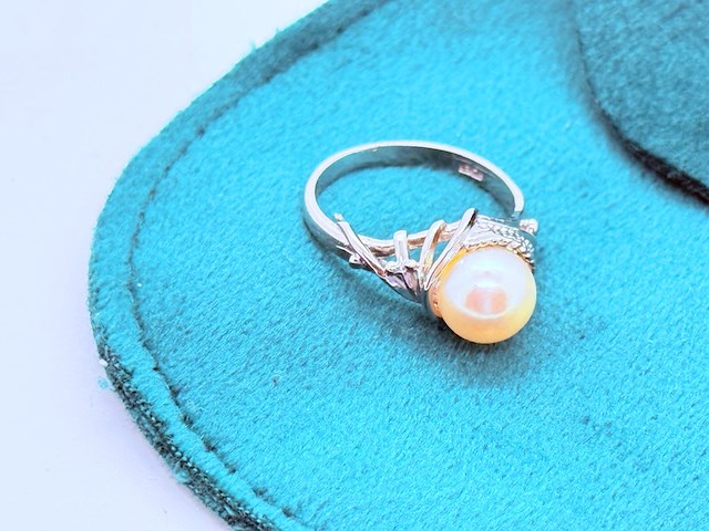 Zilveren ring met grote akoya parel - afbeelding 1 van  6