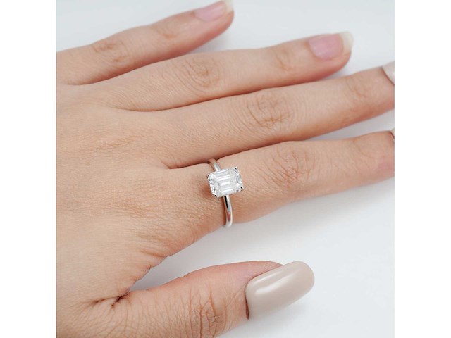 Zilverkleurige ring met rechthoekige steen - afbeelding 3 van  7