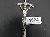 Zilvertinnen crucifix
