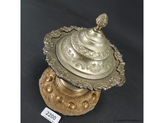 Zilvertinnen marokkaanse dekselschaal - afbeelding 3 van  5