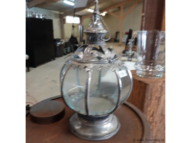 Zilvertinnen naar antiek gevormd windlicht - afbeelding 3 van  5