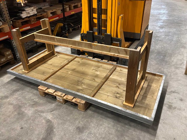 Zink en houten tuintafel - afbeelding 4 van  4