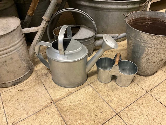 Zinken gieters en teilen (11x) - afbeelding 2 van  4
