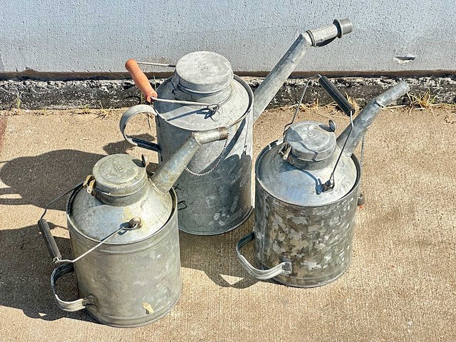 Zinken kannen en drinkwatertank - afbeelding 1 van  3