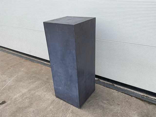 Zinken zuil voor plant of kunststuk - afbeelding 2 van  3