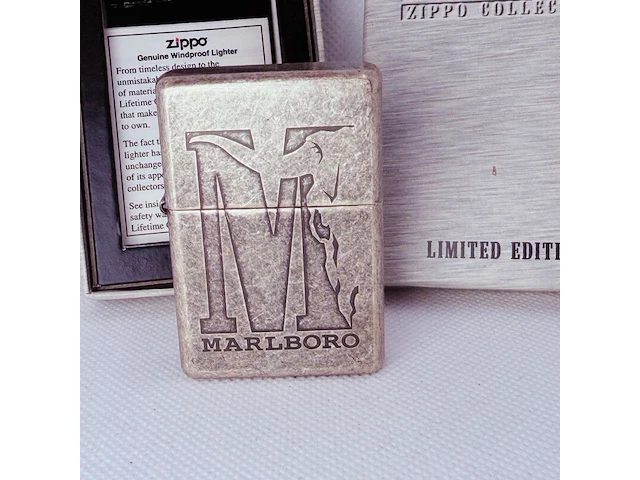 Zippo marlboro limited edition aansteker met doos - afbeelding 1 van  6