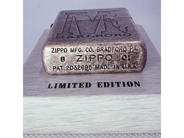 Zippo marlboro limited edition aansteker met doos - afbeelding 4 van  6