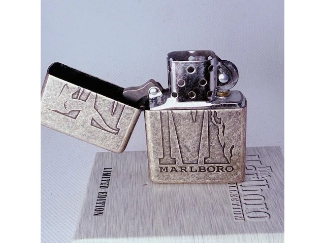 Zippo marlboro limited edition aansteker met doos - afbeelding 5 van  6