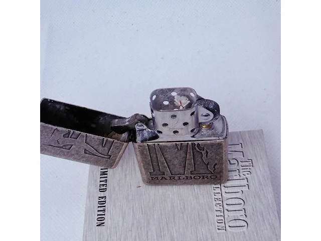 Zippo marlboro limited edition aansteker met doos - afbeelding 6 van  6