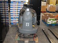 Zit- / schrob- / zuigmachine karcher b90r. opknapper. - afbeelding 1 van  3