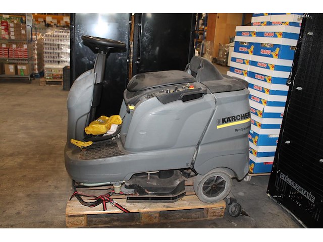 Zit- / schrob- / zuigmachine karcher b90r. opknapper. - afbeelding 2 van  3