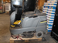 Zit- / schrob- / zuigmachine karcher b90r. opknapper. - afbeelding 2 van  3
