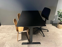 Zit-sta bureau 140x80 cm met stoelen - afbeelding 2 van  3