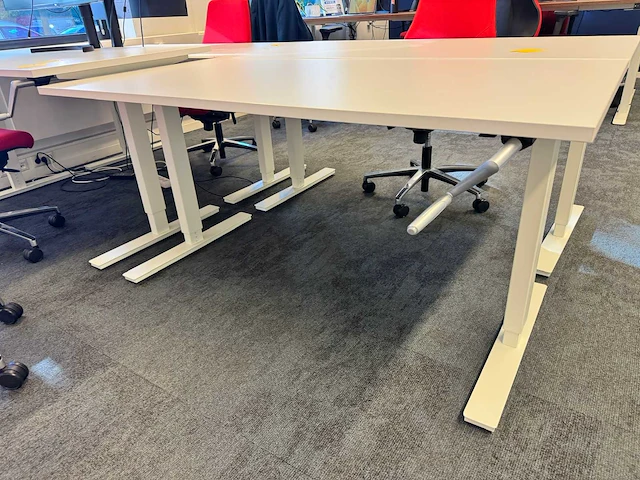 Zit-sta bureau 160x80cm hoogte:70-117cm (3x) - afbeelding 1 van  6