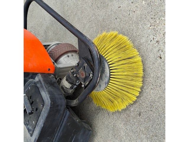 Zit veeg-/zuigmachine 100cm accu kärcher, km100/100r bp, bouwjaar 2018 - afbeelding 2 van  23