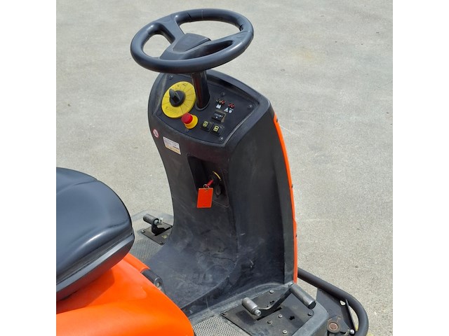 Zit veeg-/zuigmachine 100cm accu kärcher, km100/100r bp, bouwjaar 2018 - afbeelding 5 van  23