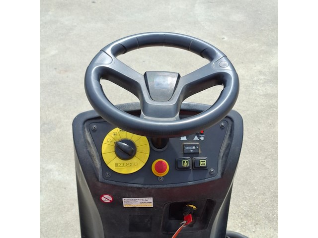 Zit veeg-/zuigmachine 100cm accu kärcher, km100/100r bp, bouwjaar 2018 - afbeelding 8 van  23