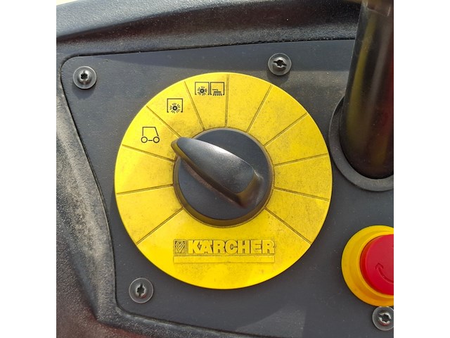 Zit veeg-/zuigmachine 100cm accu kärcher, km100/100r bp, bouwjaar 2018 - afbeelding 9 van  23