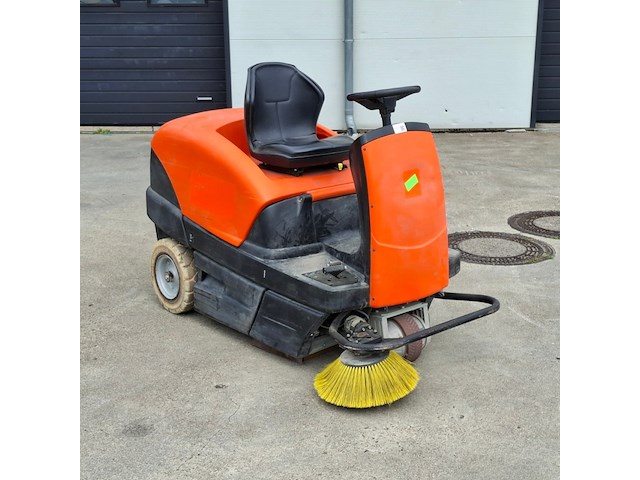 Zit veeg-/zuigmachine 100cm accu kärcher, km100/100r bp, bouwjaar 2018 - afbeelding 1 van  23